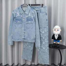 Picture of LV Sweater Suits _SKULVsz46-52sz30-36aztxC131C13241239